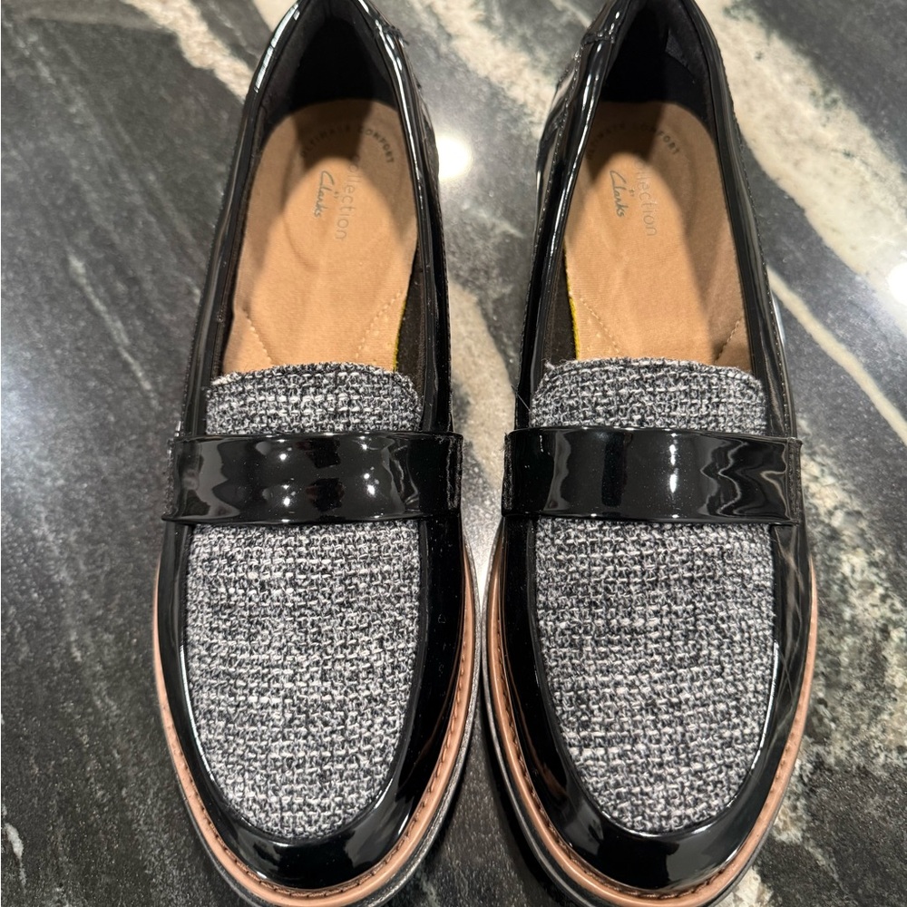 Clarks Chic Black and Gray Loafers